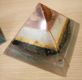 Orgonite - Cheops Piramide - 11cm - Vrijheid - Moed - Zelfvertrouwen & Overvloed