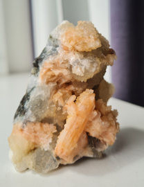 Chalcedoon met Stilbiet - No.16 - Edelsteen Cluster