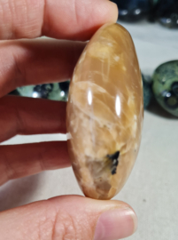 Maansteen Donker Microklien Handsteen no.2 - 6 cm