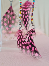 Oorbellen Boho roze veren 14 cm