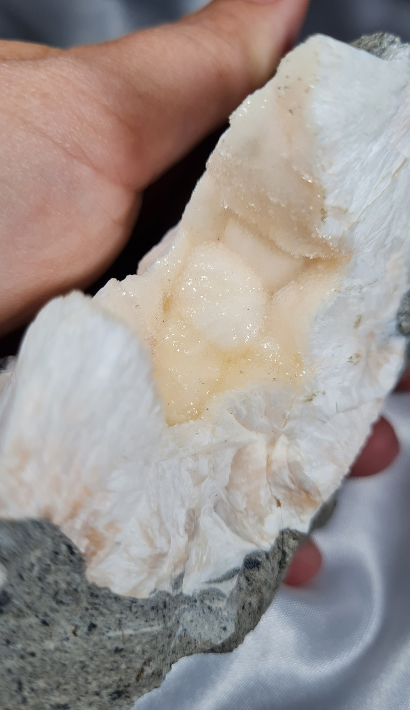 Zeoliet Thomsoniet Calciet en Natroliet no.3