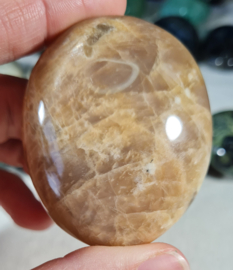 Maansteen Donker Microklien Handsteen no.2 - 6 cm