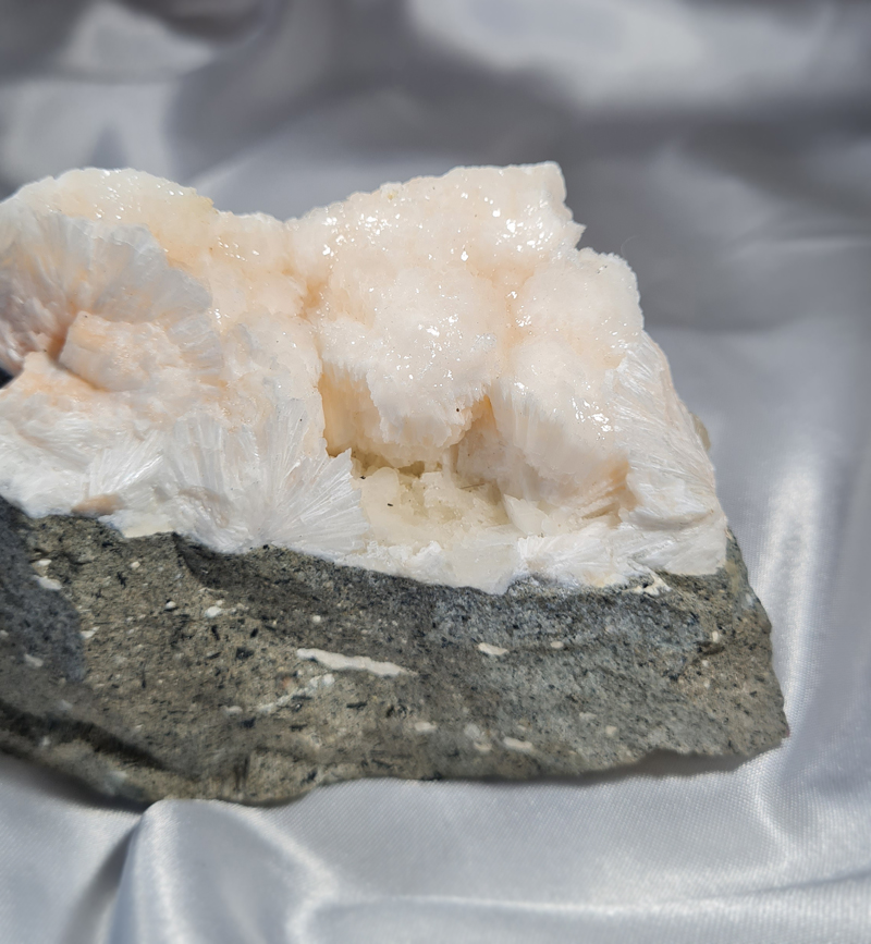 Zeoliet Thomsoniet Calciet en Natroliet no.4