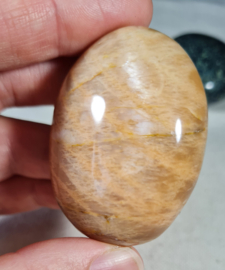 Maansteen Donker Microklien Handsteen no.6 - 5 cm