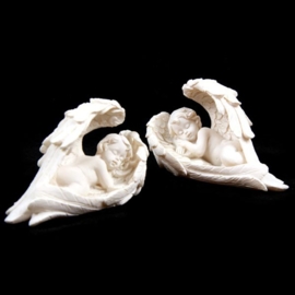 Cherubs sleeping in wings - 9 cm