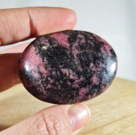 Rhodoniet - Palmsteen - no.5 - Madagaskar - 5,2 cm