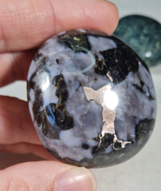 Gabbro - Merliniet Handsteen no.3 - 5 cm