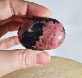 Rhodoniet - Palmsteen - no.2 - Madagaskar - 5,1 cm