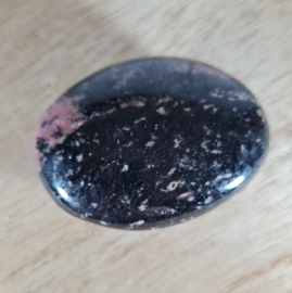 Rhodoniet - Palmsteen - no.6 - Madagaskar - 5,5 cm