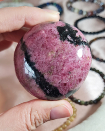 Rhodoniet - Palmsteen - no.1 - Madagaskar - 5,5 cm