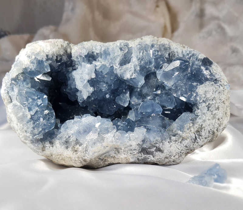 Celestien Edelsteen Geode 16,5 cm Madagaskar Blauw no.1