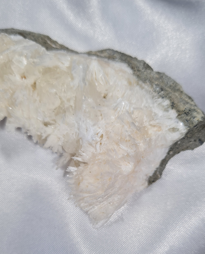 Zeoliet Thomsoniet Calciet en Natroliet no.11