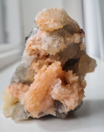 Chalcedoon met Stilbiet - No.16 - Edelsteen Cluster