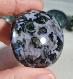 Gabbro - Merliniet Handsteen no.4 - 4,5 cm