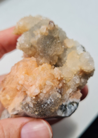 Chalcedoon met Stilbiet - No.16 - Edelsteen Cluster