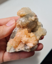 Chalcedoon met Stilbiet - No.16 - Edelsteen Cluster