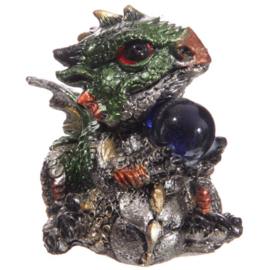 Beeld Baby Draak met kristallen bol groen 6cm