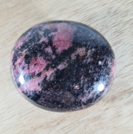 Rhodoniet - Palmsteen - no.3 - Madagaskar - 5,4 cm