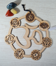 Grid of Raamhanger Ohm met chakra's - 20 cm