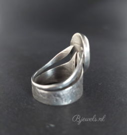 Handgemaakte ring "medieval" met kyanite
