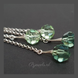 Handgemaakte oorbellen green Swarovski