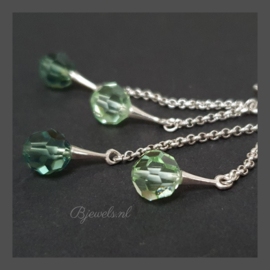 Handgemaakte oorbellen green Swarovski