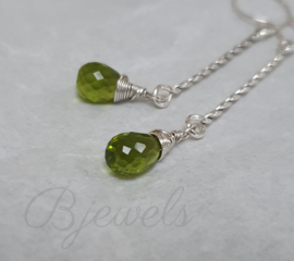 Handgemaakte oorbellen "twisted peridot"