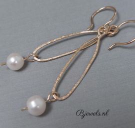 Handgemaakte oorbellen Frosted Pearl