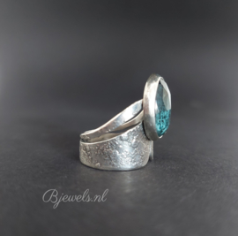 Handgemaakte ring "medieval" met kyanite