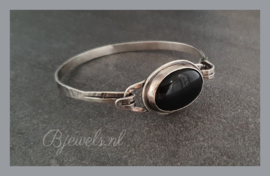 Handgemaakte zilveren armband met onyx