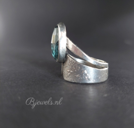 Handgemaakte ring "medieval" met kyanite