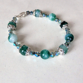 Armband van jade met kleine kristalletjes (17,5 cm)