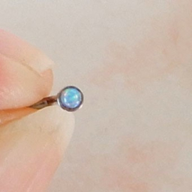 Neusstud van chirurgisch staal met opaal (08 mm / bolletje 2 mm)