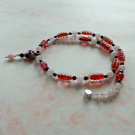 Ketting van rood Muranoglas en rozenkwarts met zwarte zoetwaterparels (50 cm)