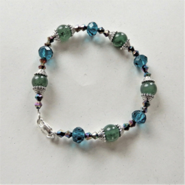 Armband van jade met blauw kristal (19 cm)