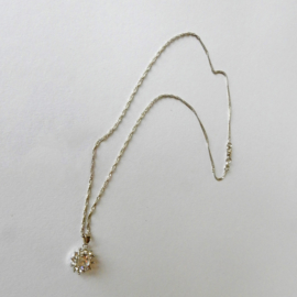 Dunne verzilverde ketting met hanger van kristal met strass (wijdte 46 cm)