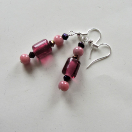 Rood glas met roze natuursteen en kristal