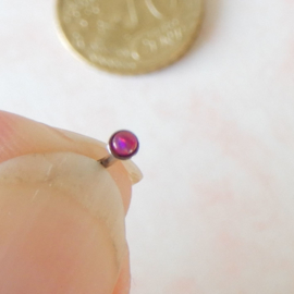 Neusstud van chirurgisch staal met rode opaal (0,8 mm / bolletje 2 mm)