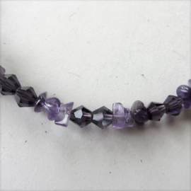 Armband van amethist en violet glaskralen (20,5 cm)