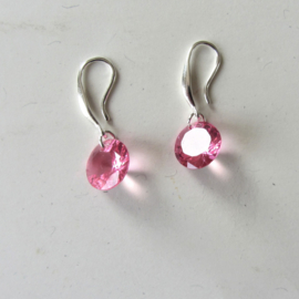 Zilveren oorbellen met roze hanger van acryl