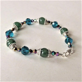 Armband van jade met blauw kristal (19 cm)