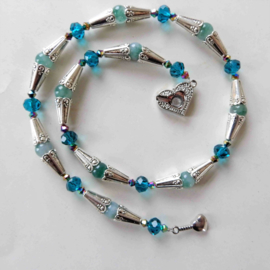 Ketting van jade en blauwe kristallen ((49 cm)