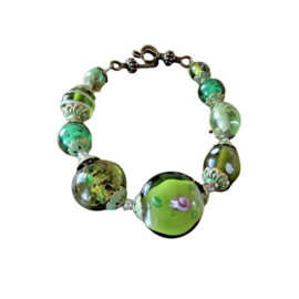 Armband van groen Murano-glas en bronzen eindkapjes (21 cm lang)