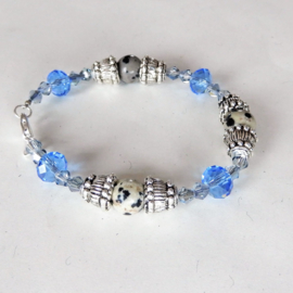 Kleine armband van dalmatiërjaspis met blauw kristal en tibetaans zilver (17 cm)