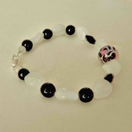 Armband van wit glas, onyx en muranoglas  (19 cm)