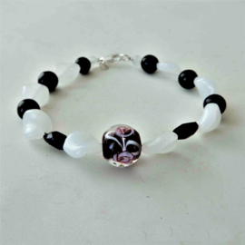 Armband van wit glas, onyx en muranoglas  (19 cm)