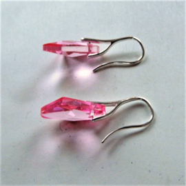 Oostenrijks kristal in roze aan verzilverde haken