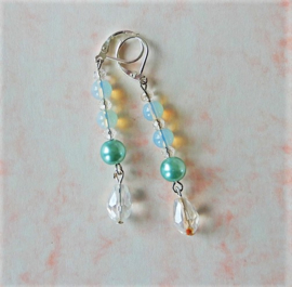 Ketting + armband + oorbellen van blauwe parelkralen met opaal en kristal