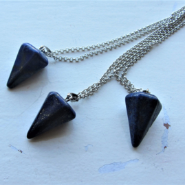 Lapis lazuli kegel aan een zilverkleurige ketting