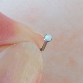 Neusstud van chirurgisch staal met lichte opaal (0,8 mm / bolletje 2 mm)